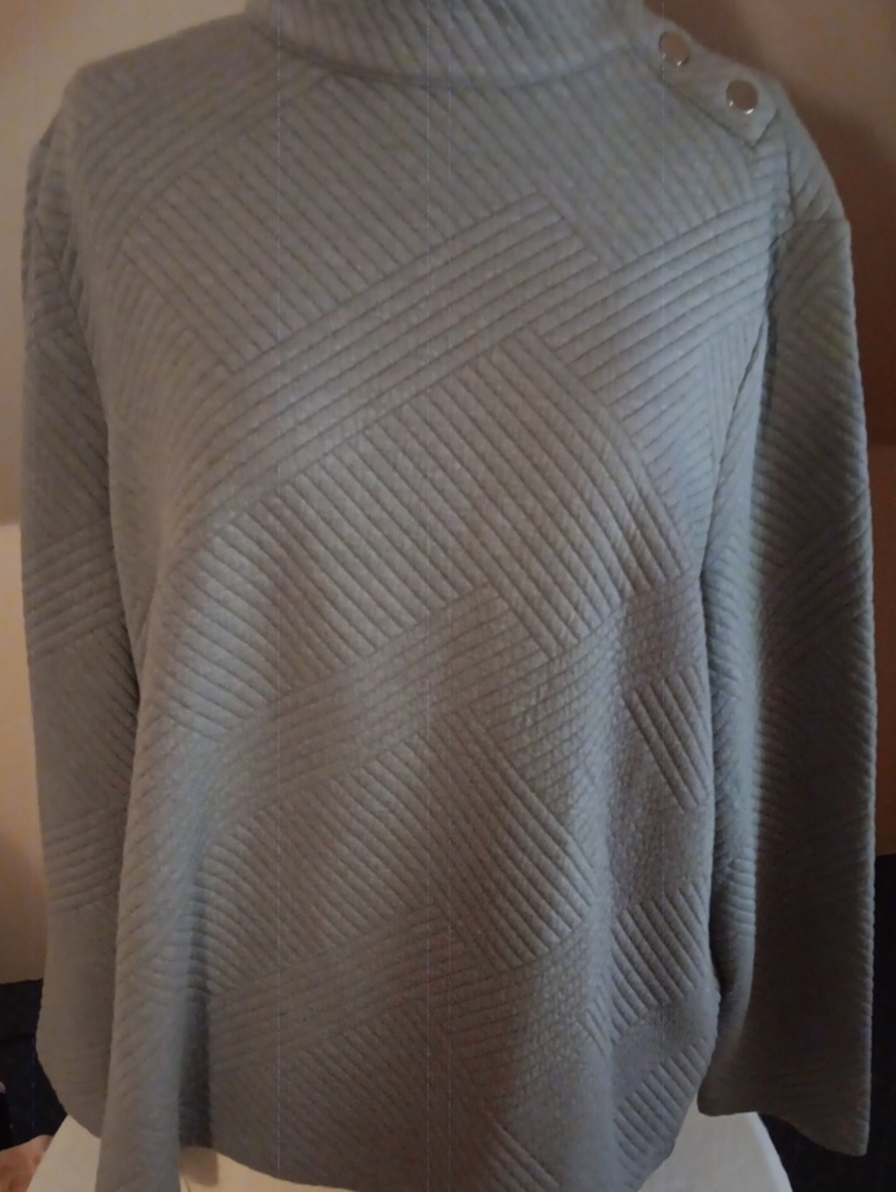 Chico's Light Gray Quilted Ribbed Mock Neck Sweater with Shoulder Buttons